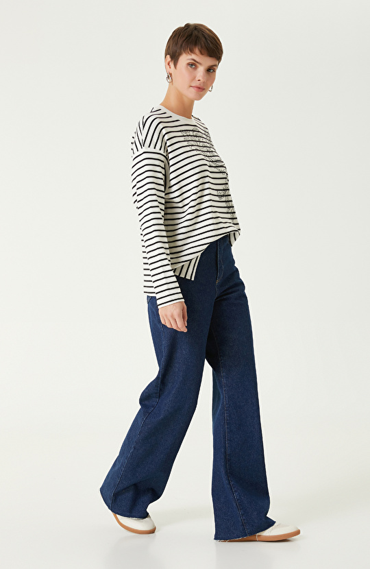 Beyaz Siyah Çizgili Uzun Kol Tshırt