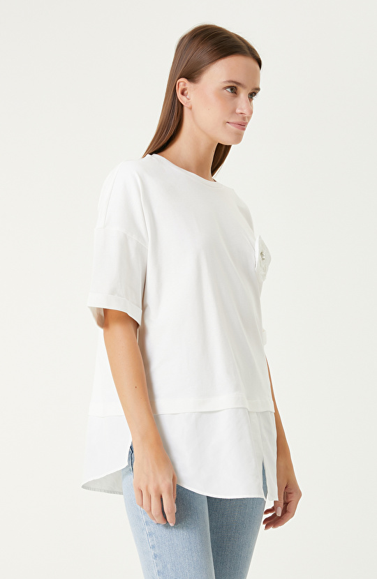 Beyaz Çiçek Aplike Detaylı Tshirt