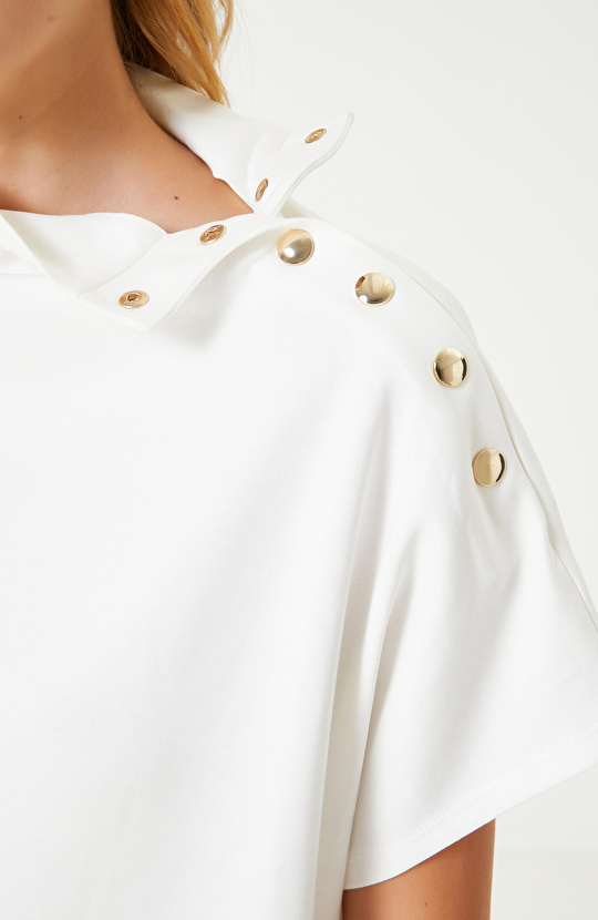 Kırık Beyaz Çıtçıt Detaylı Tshırt