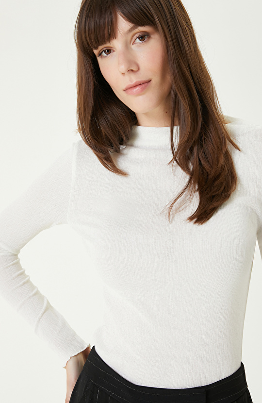 Kırık Beyaz İnce Örme Uzun Kol Tshırt