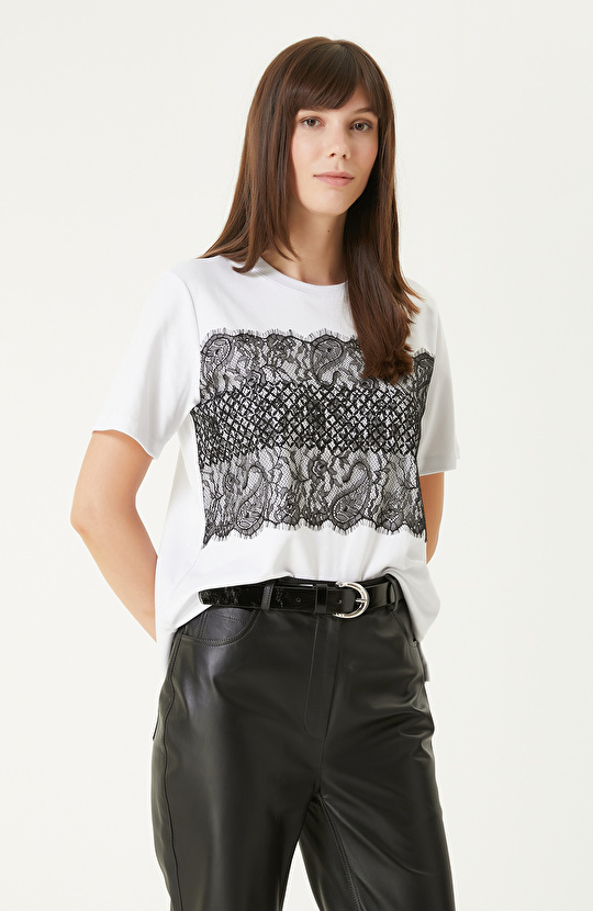 Beyaz Dantel Aplikeli Tshırt