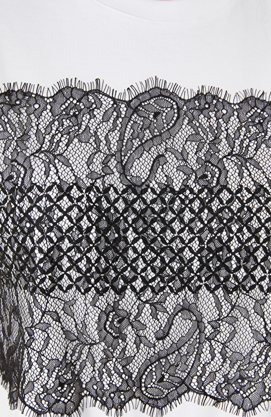 Beyaz Dantel Aplikeli Tshırt