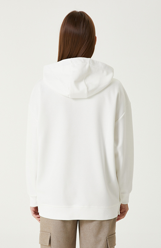 Kırık Beyaz Fular Detaylı SweaTshirt