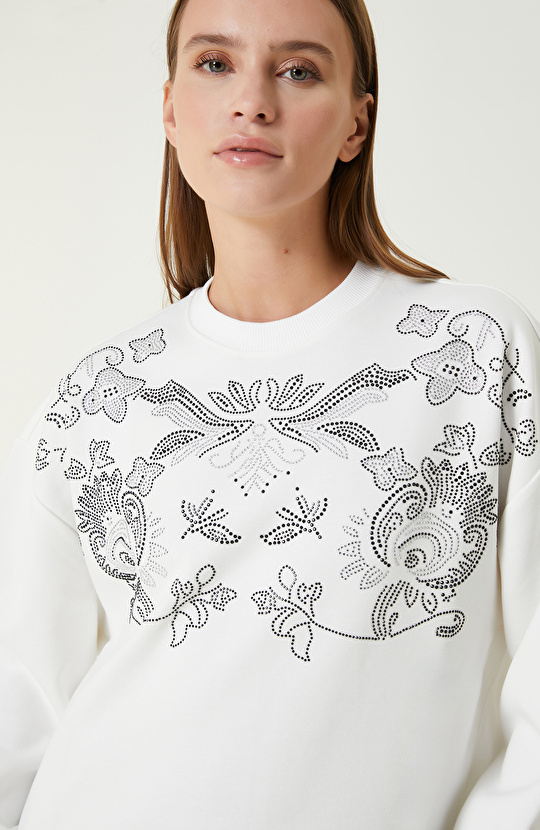 Kırık Beyaz Taş Baskı Detaylı SweaTshirt