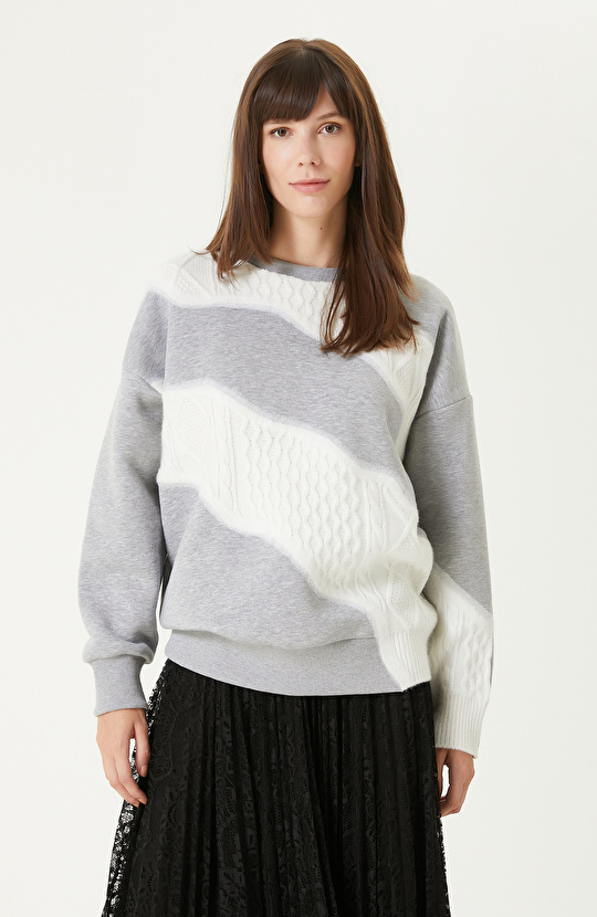 Gri Melanj Keçe Detaylı SweaTshirt Gri Melanj Keçe Detaylı SweaTshirt