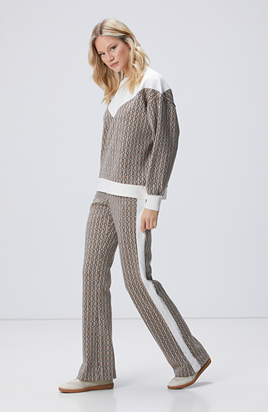 Kırık Beyaz Bej Desenli Sweatshirt