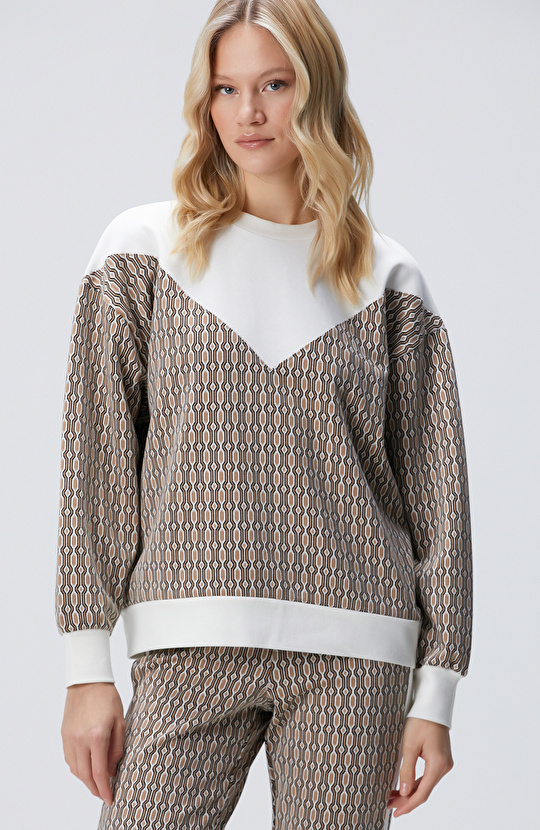 Kırık Beyaz Bej Desenli Sweatshirt