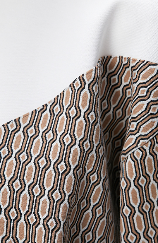 Kırık Beyaz Bej Desenli Sweatshirt