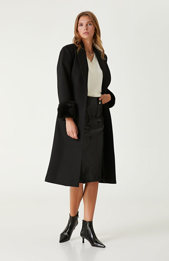 Siyah Diyagonal Desenli Manto