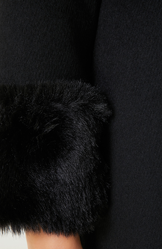 Siyah Diyagonal Desenli Manto