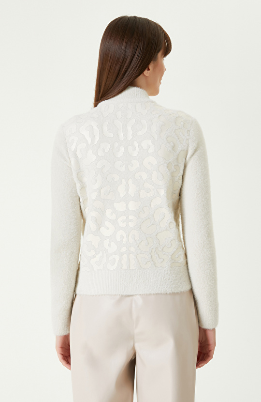 Kırık Beyaz Trikolu Anımal Desenli Deri Mont