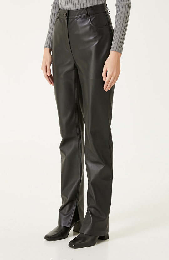 Siyah Paçası Yırtmaçlı Deri Pantolon