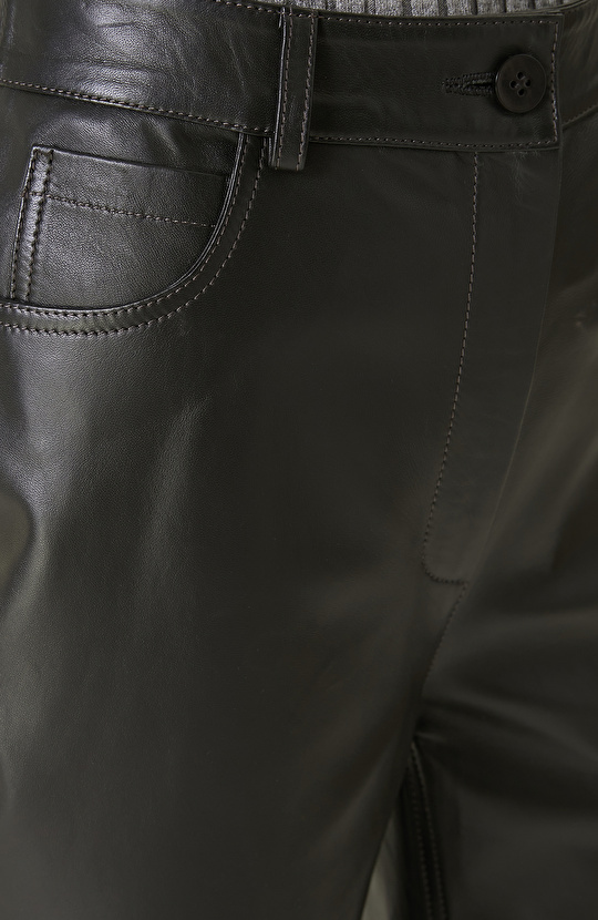 Siyah Paçası Yırtmaçlı Deri Pantolon