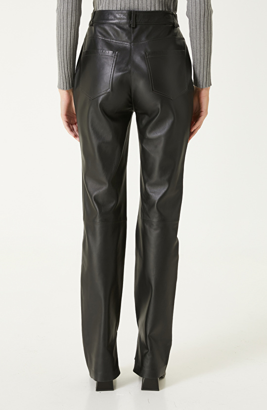 Siyah Paçası Yırtmaçlı Deri Pantolon