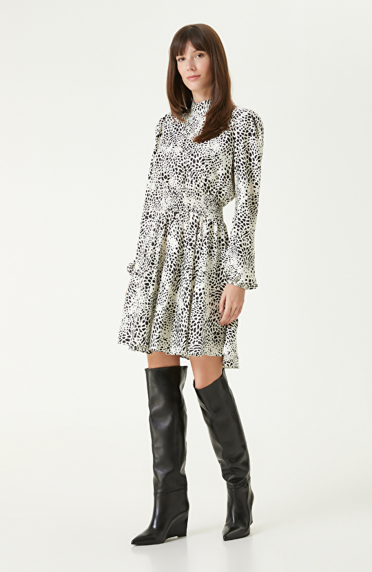 Beyaz Siyah Desenli Elbise