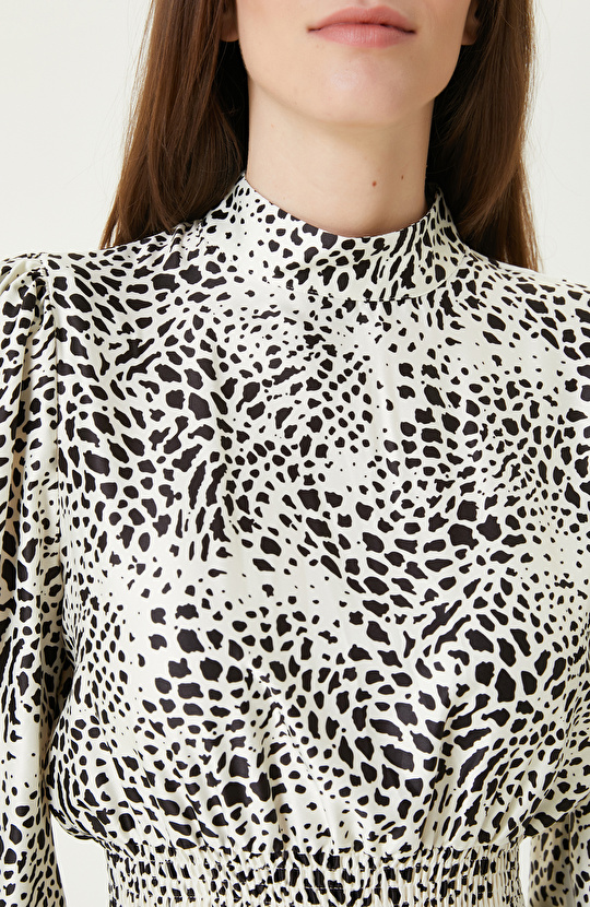 Beyaz Siyah Desenli Elbise