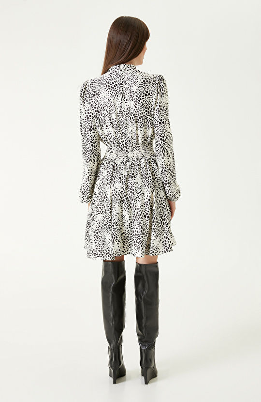 Beyaz Siyah Desenli Elbise