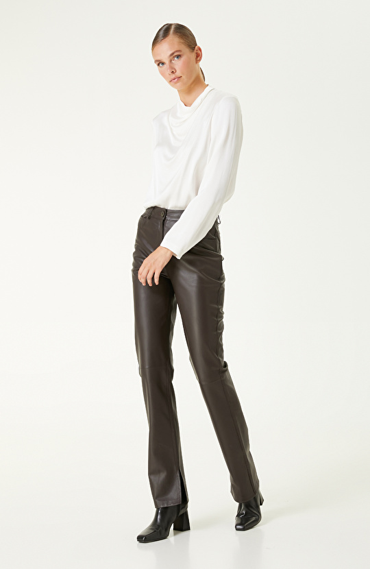 Kırık Beyaz Degaje Yaka Bluz 