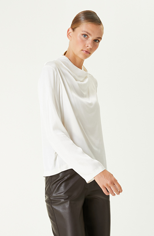Kırık Beyaz Degaje Yaka Bluz 