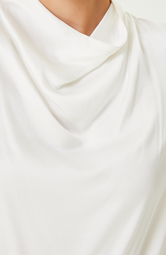 Kırık Beyaz Degaje Yaka Bluz 