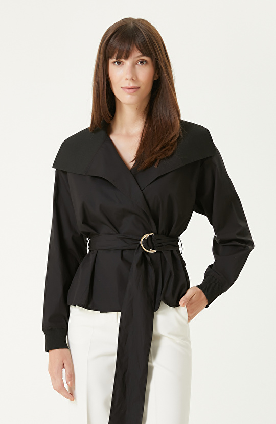 Siyah Yakası Trikolu Gömlek