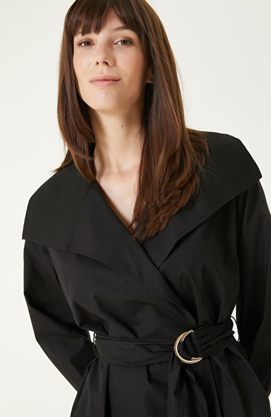 Siyah Yakası Trikolu Gömlek