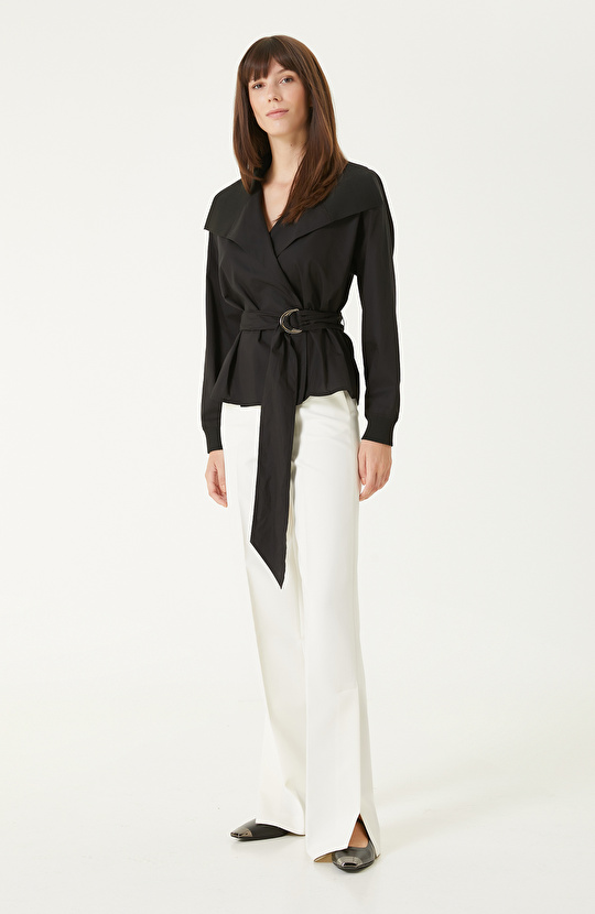 Siyah Yakası Trikolu Gömlek