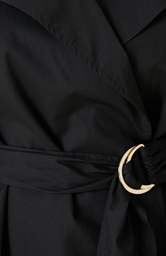 Siyah Yakası Trikolu Gömlek