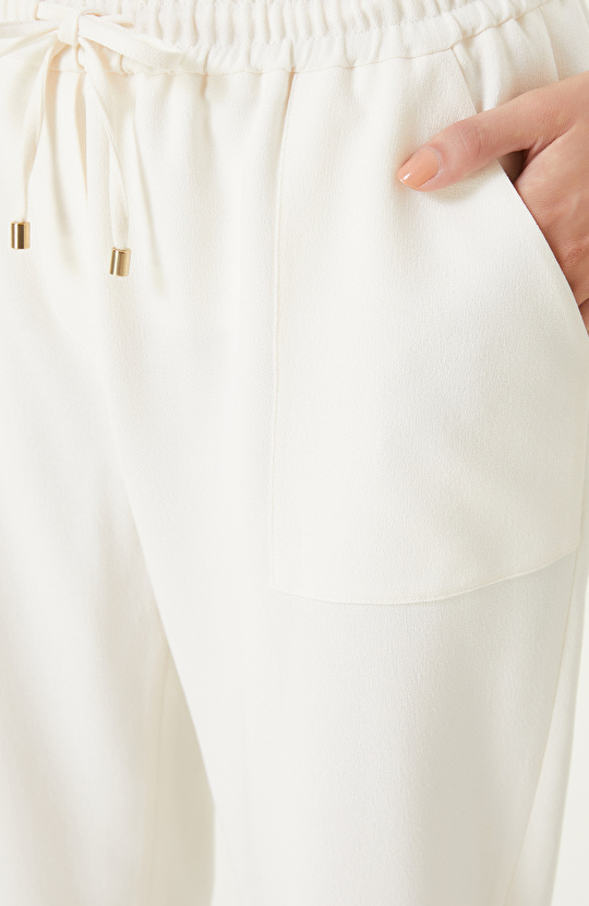 Kırık Beyaz Beli Lastikli Pantolon