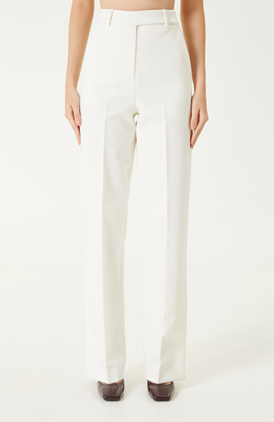 Kırık Beyaz Paçası Yırtmaçlı Pantolon