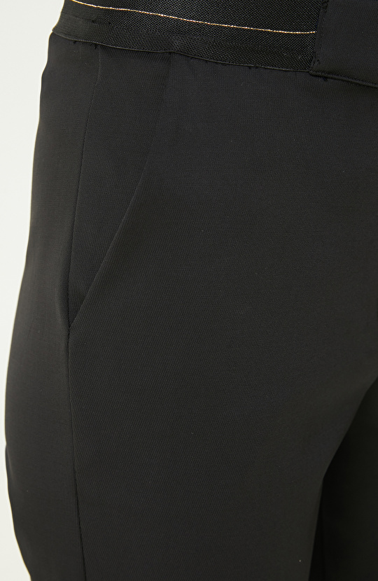 Siyah Kemeri Lastik Detaylı Pantolon