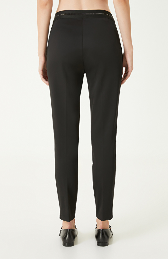 Siyah Kemeri Lastik Detaylı Pantolon