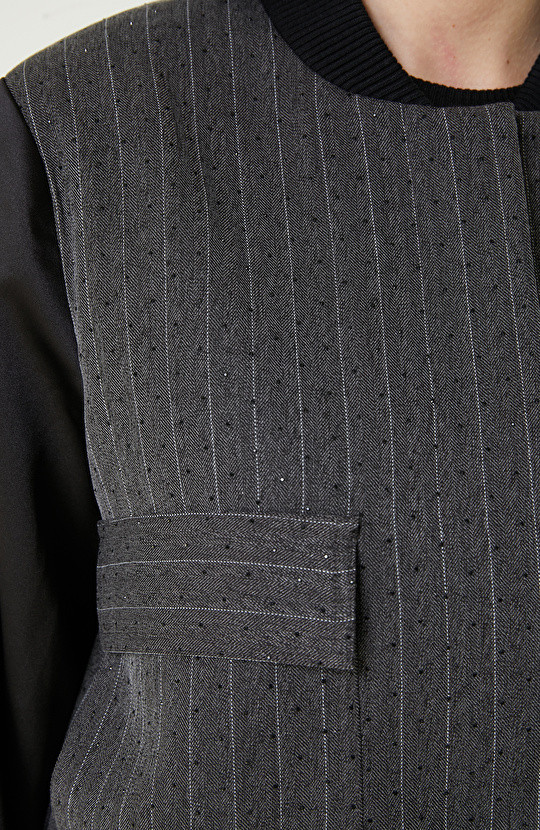 Koyu Gri Taş Baskı Detaylı Çizgili Bomber Mont