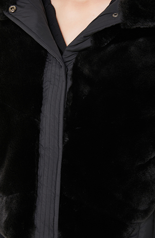 Siyah Suni Kürk Garnili Mont