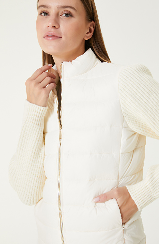 Kırık Beyaz Kolları Trikolu Puffer Mont