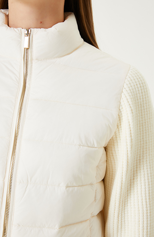 Kırık Beyaz Kolları Trikolu Puffer Mont