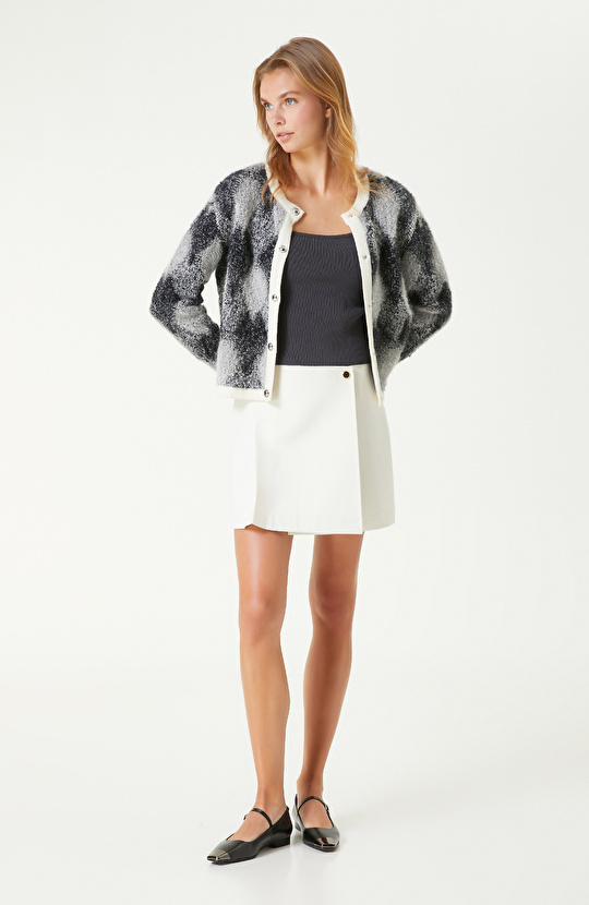 Kırık Beyaz Düğme Detaylı Mini Etek