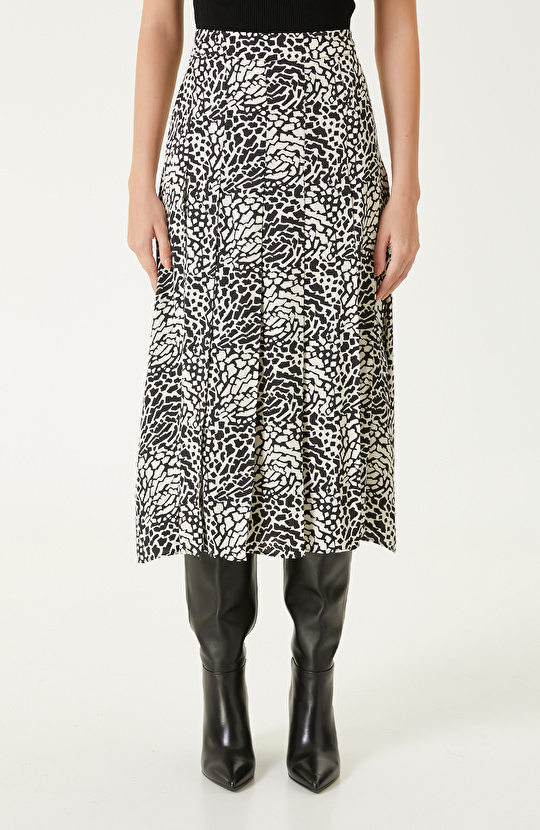 Siyah Beyaz Piliseli Desenli Midi Etek