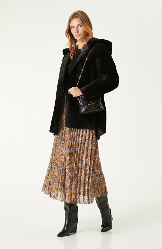 Siyah Kapitoneli Kadın Çanta