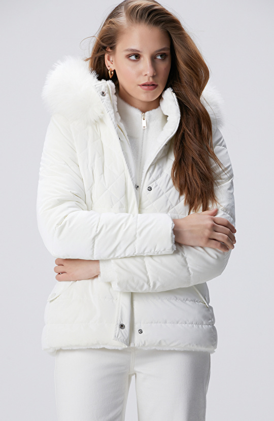 Kırık Beyaz Kapitoneli Mont