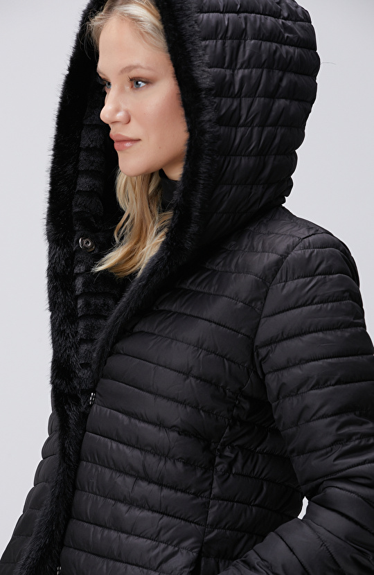 Siyah Kapüşonlu Çift Taraflı Kaban