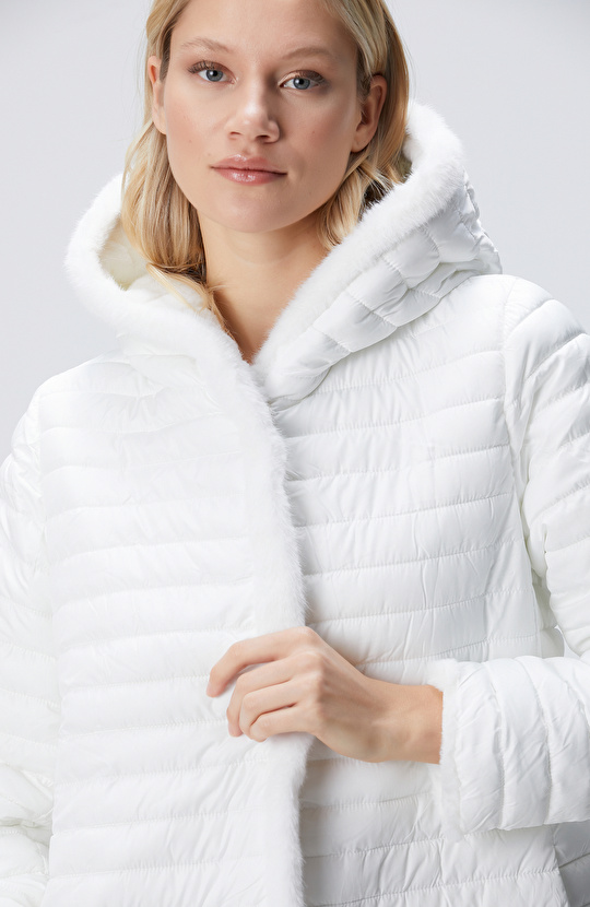 Kırık Beyaz Kapüşonlu Çift Taraflı Kaban