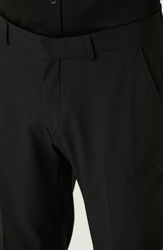 Siyah Çizgili Takım Elbise