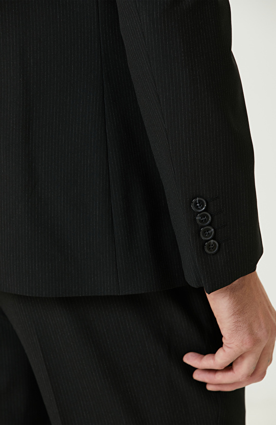 Siyah Çizgili Takım Elbise