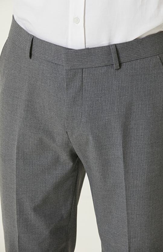 Açık Gri Çizgili Takım Elbise