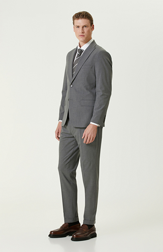 Açık Gri Çizgili Takım Elbise