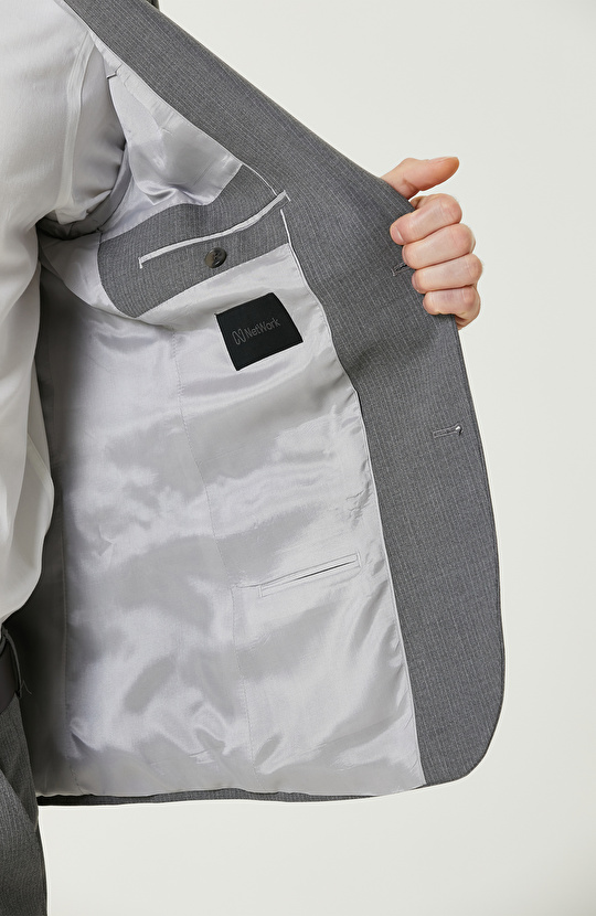 Açık Gri Çizgili Takım Elbise