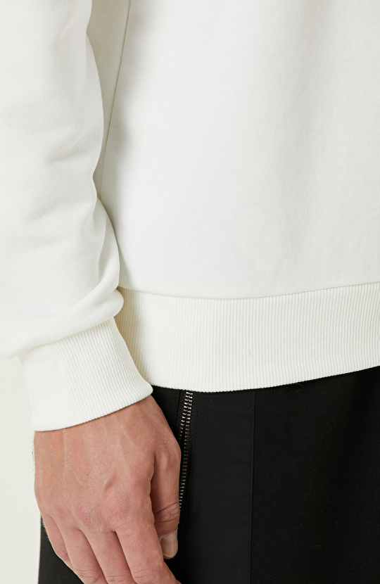Kırık Beyaz Sweatshirt