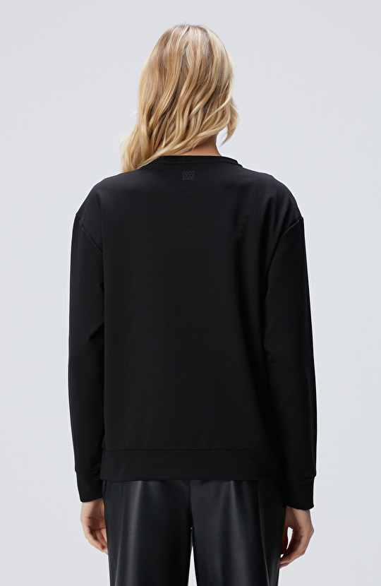 Siyah Nakışlı Sweatshirt