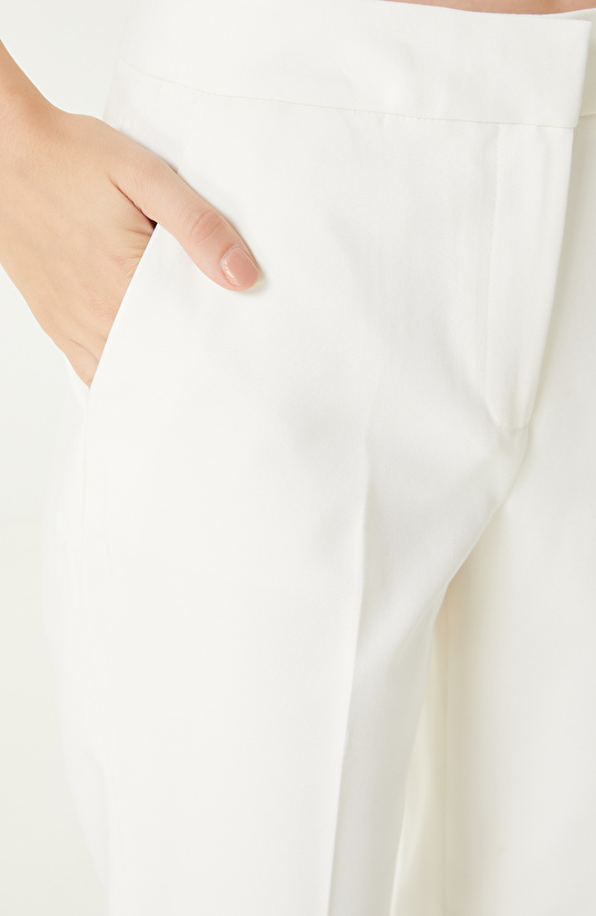 Kırık Beyaz Pantolon